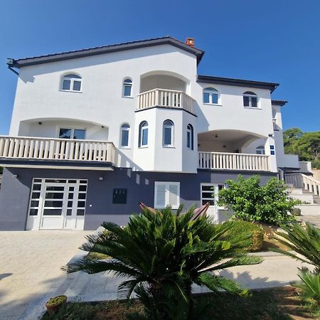 Apartments Villa Lora Kraj  المظهر الخارجي الصورة
