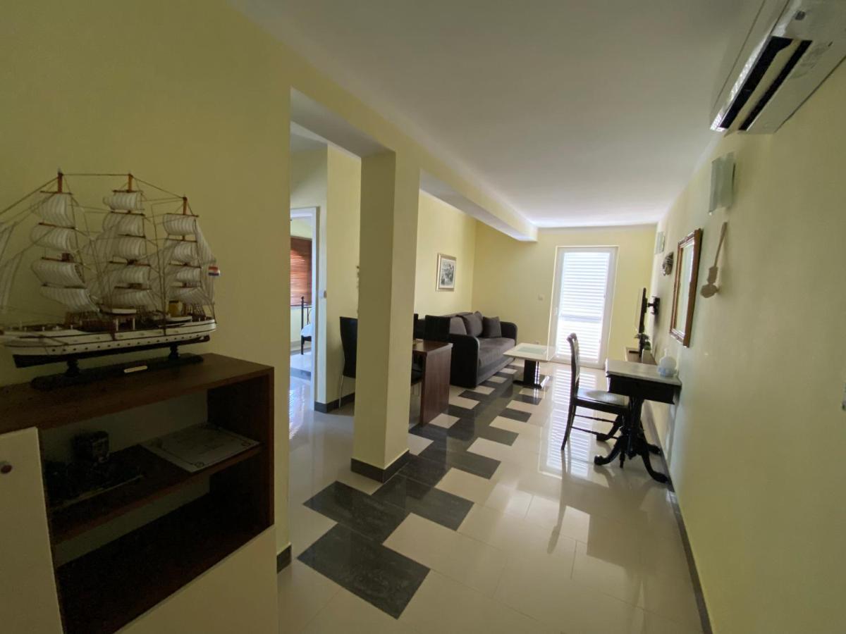 Apartments Villa Lora Kraj  المظهر الخارجي الصورة