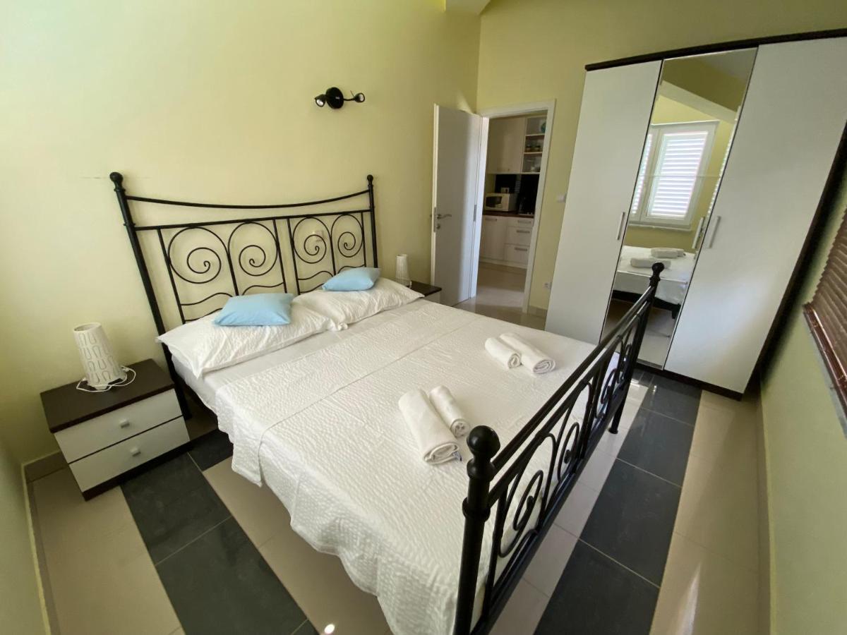 Apartments Villa Lora Kraj  المظهر الخارجي الصورة